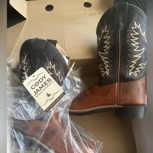 **SOLD**  CODY JAMES BOYS' RYDER WESTERN BOOTS - SQUARE TOE (size 13.0-D)